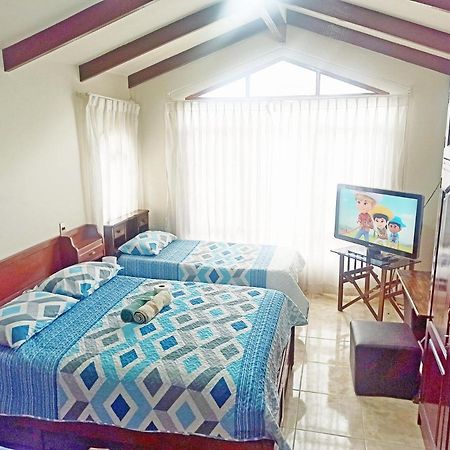 Residencial Moroni - Alojamiento En Cochabamba Bed & Breakfast ภายนอก รูปภาพ