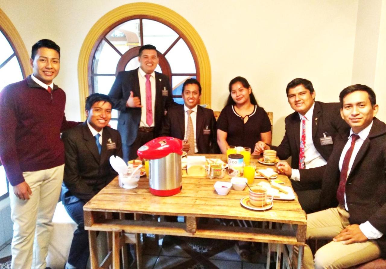 Residencial Moroni - Alojamiento En Cochabamba Bed & Breakfast ภายนอก รูปภาพ