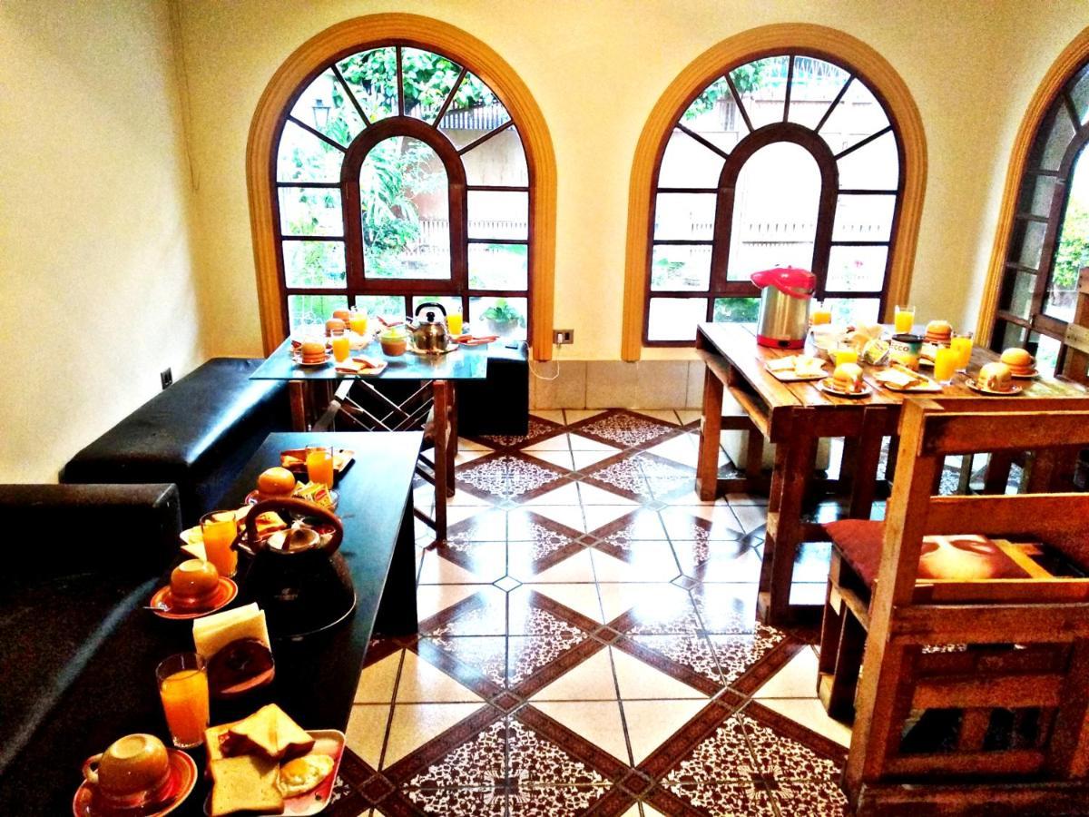 Residencial Moroni - Alojamiento En Cochabamba Bed & Breakfast ภายนอก รูปภาพ