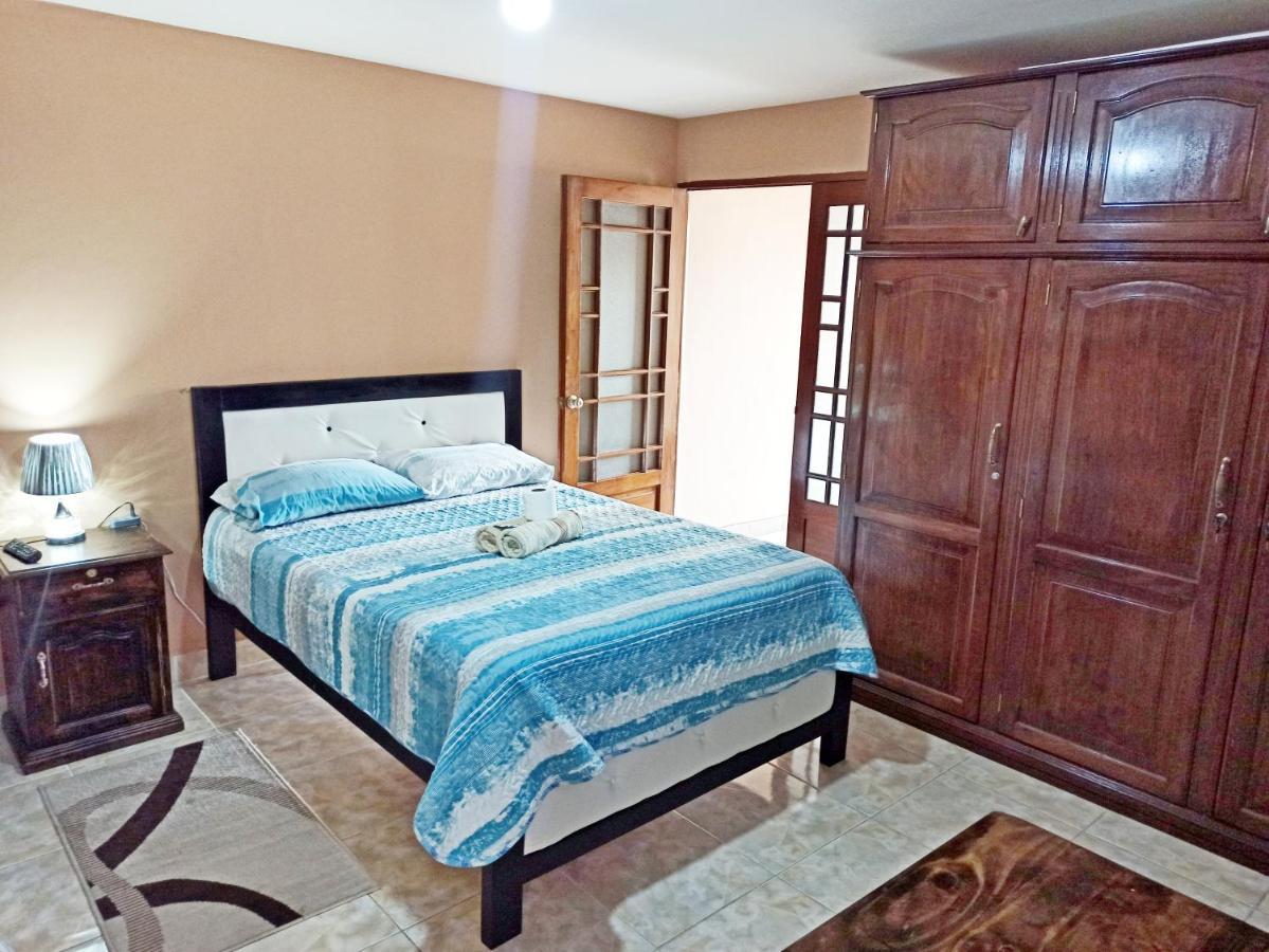 Residencial Moroni - Alojamiento En Cochabamba Bed & Breakfast ภายนอก รูปภาพ