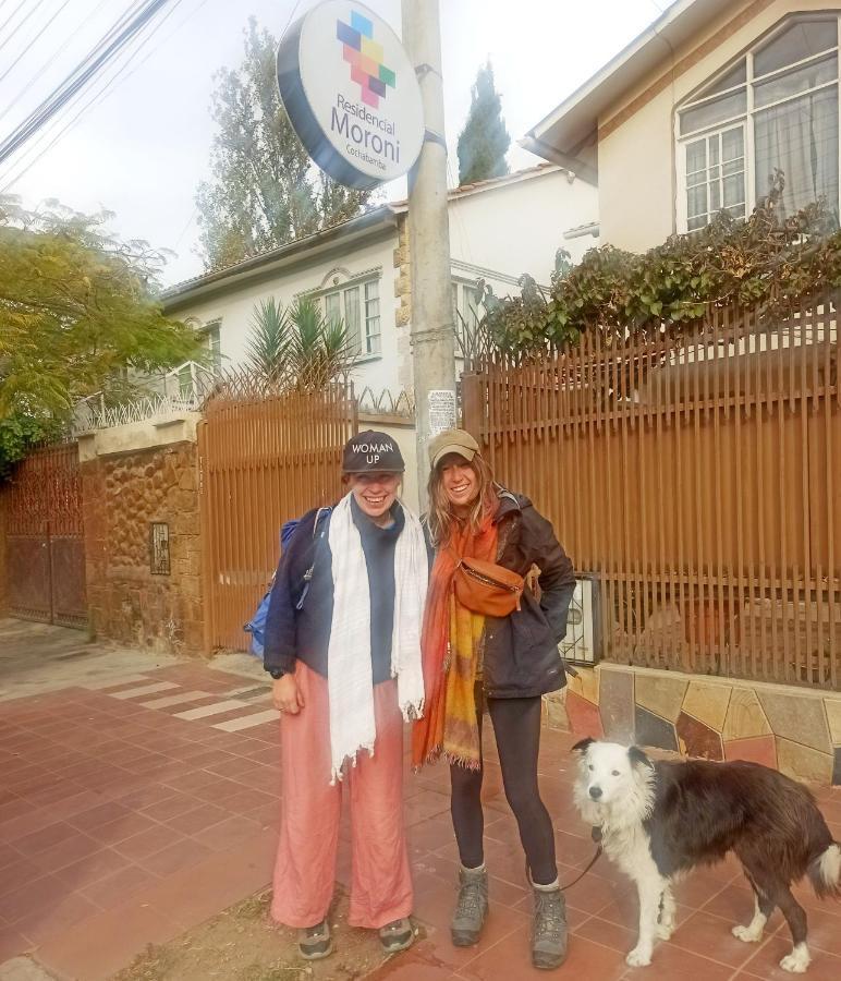 Residencial Moroni - Alojamiento En Cochabamba Bed & Breakfast ภายนอก รูปภาพ