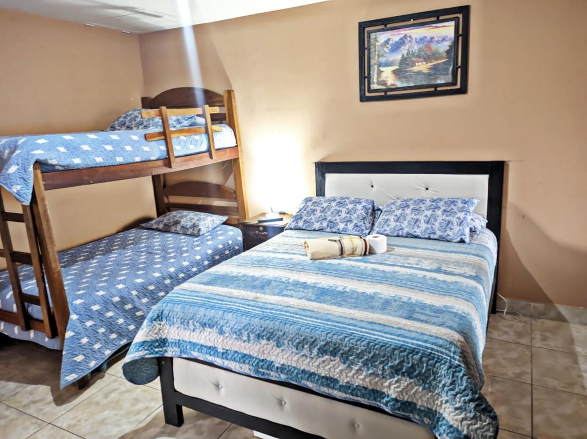 Residencial Moroni - Alojamiento En Cochabamba Bed & Breakfast ภายนอก รูปภาพ