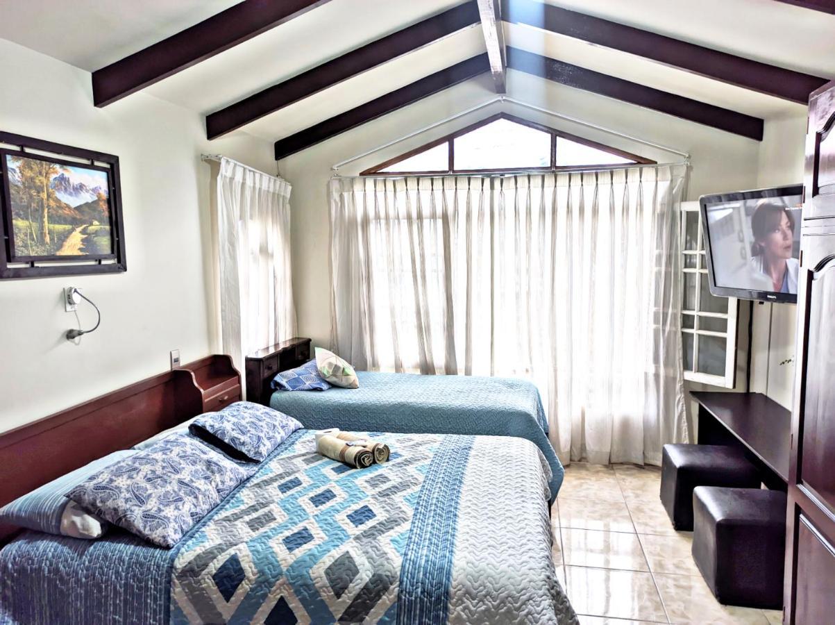 Residencial Moroni - Alojamiento En Cochabamba Bed & Breakfast ภายนอก รูปภาพ