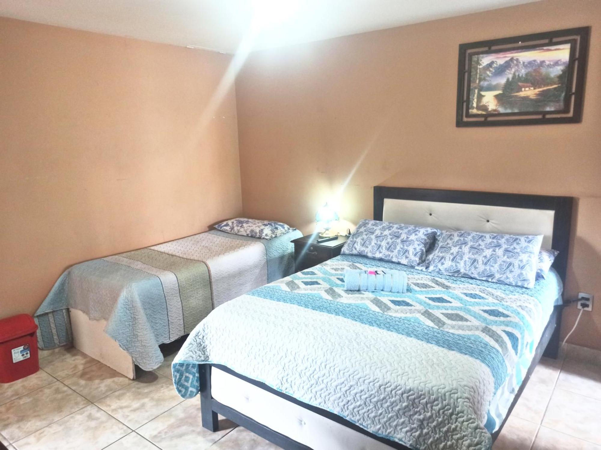 Residencial Moroni - Alojamiento En Cochabamba Bed & Breakfast ภายนอก รูปภาพ