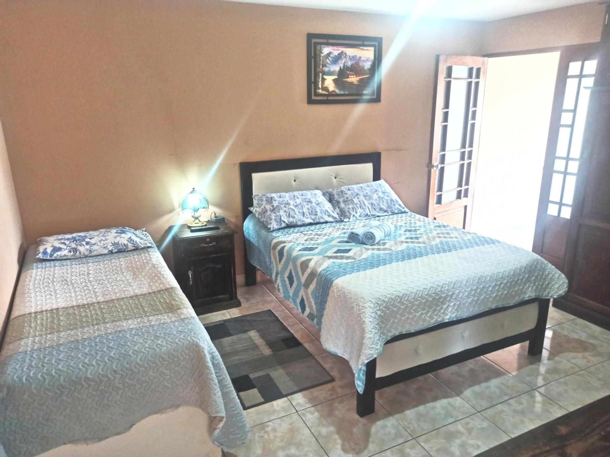 Residencial Moroni - Alojamiento En Cochabamba Bed & Breakfast ภายนอก รูปภาพ
