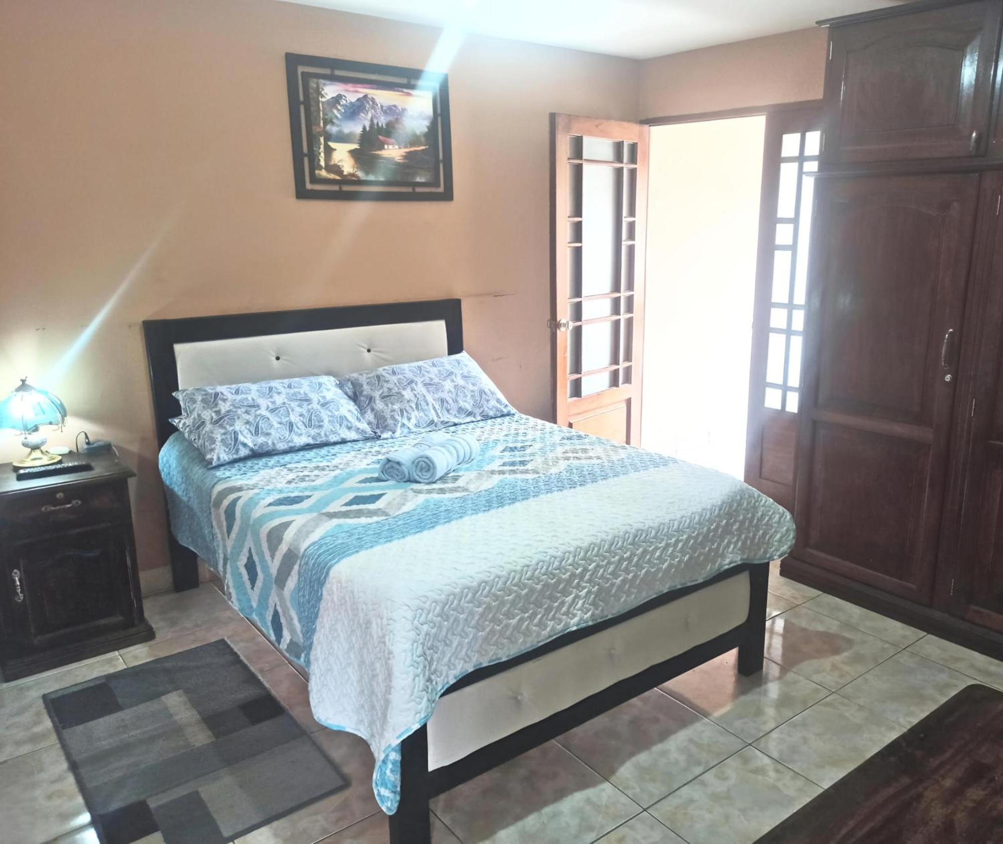 Residencial Moroni - Alojamiento En Cochabamba Bed & Breakfast ภายนอก รูปภาพ