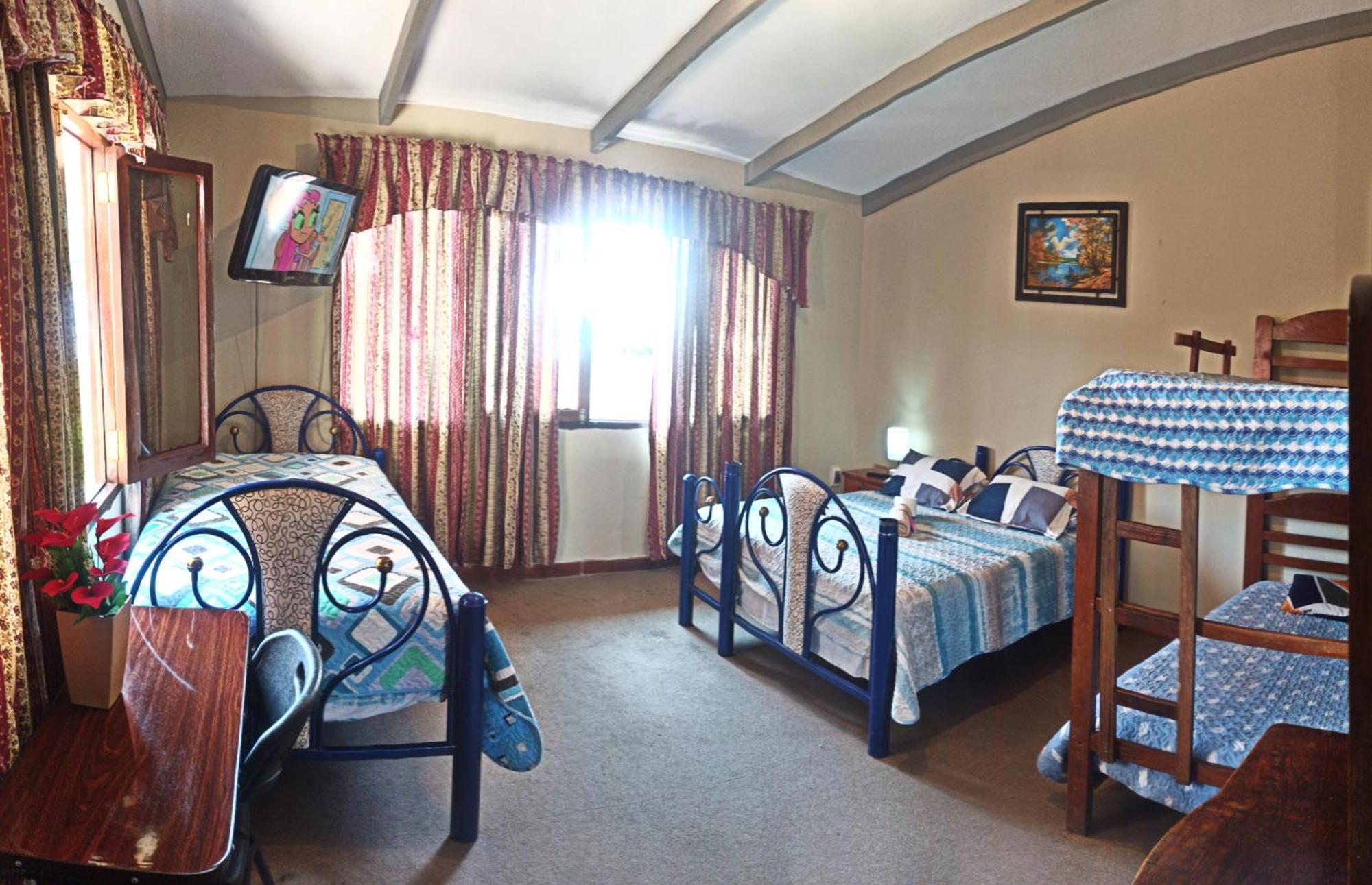 Residencial Moroni - Alojamiento En Cochabamba Bed & Breakfast ภายนอก รูปภาพ