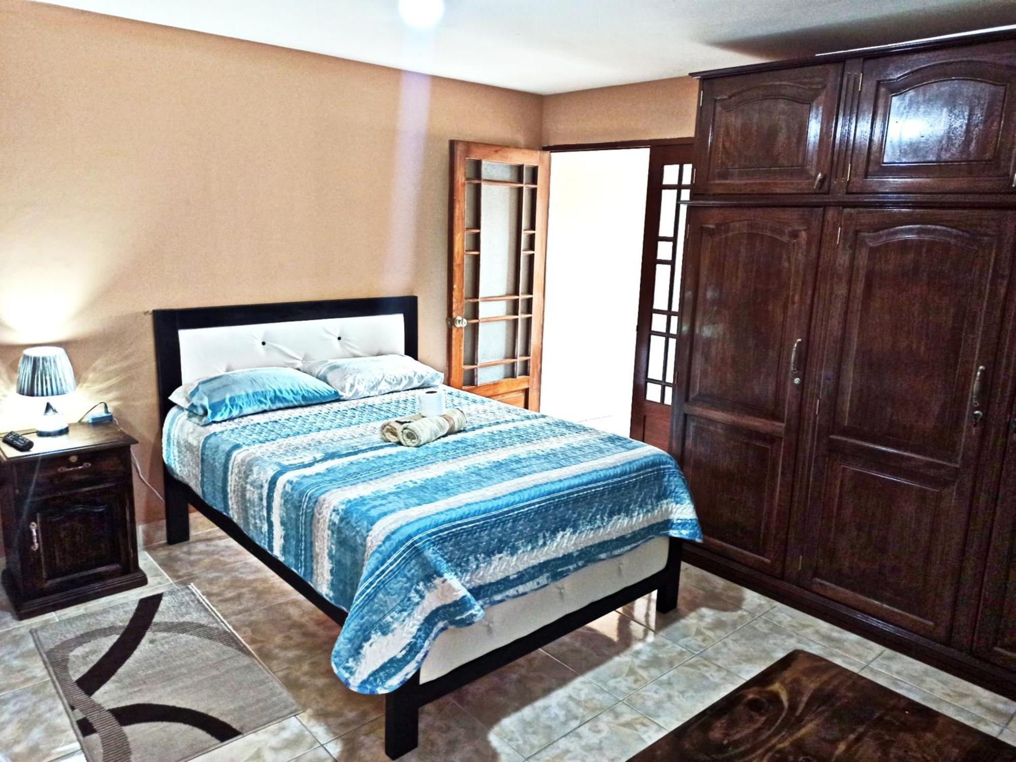 Residencial Moroni - Alojamiento En Cochabamba Bed & Breakfast ภายนอก รูปภาพ