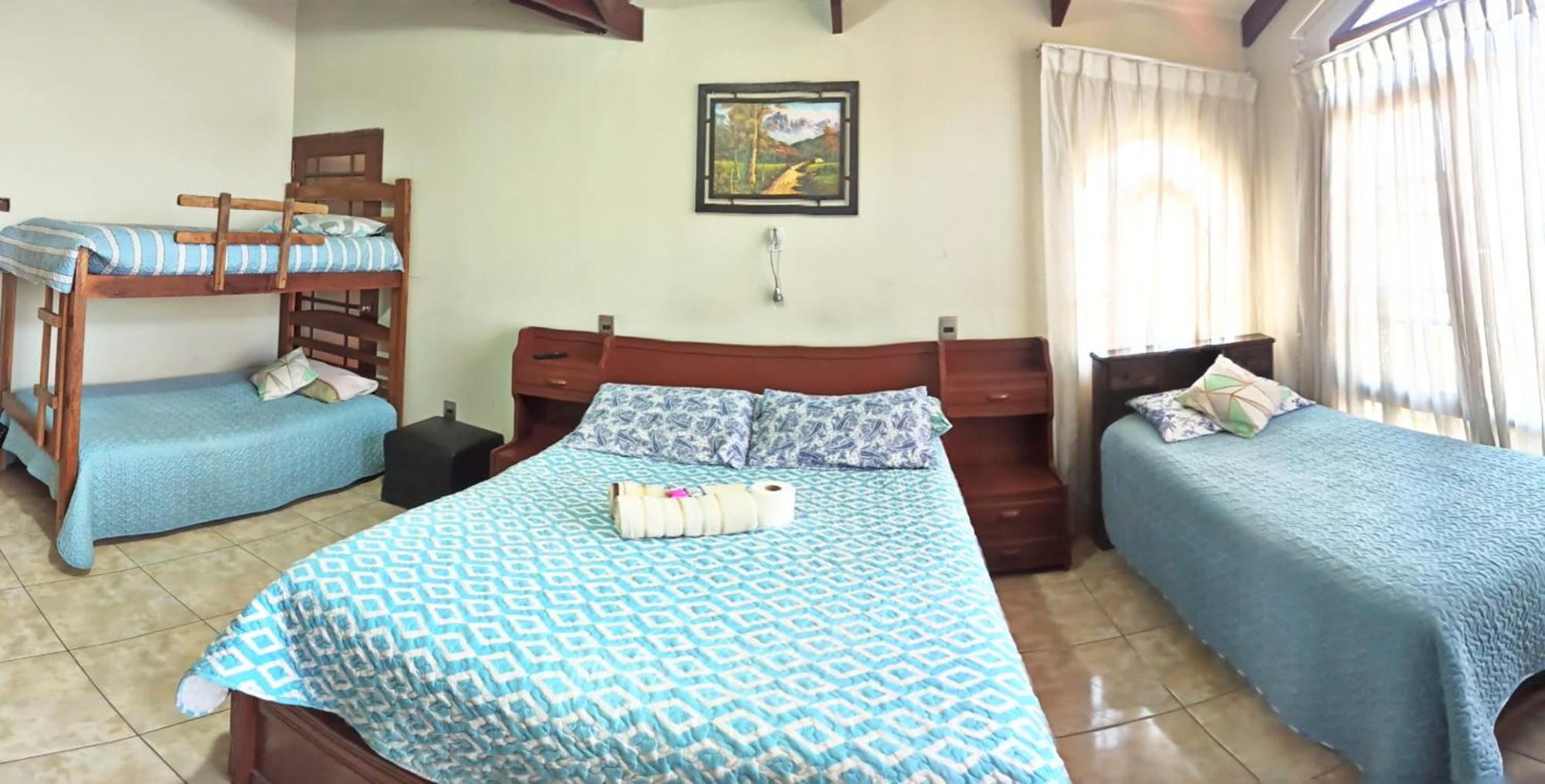 Residencial Moroni - Alojamiento En Cochabamba Bed & Breakfast ภายนอก รูปภาพ
